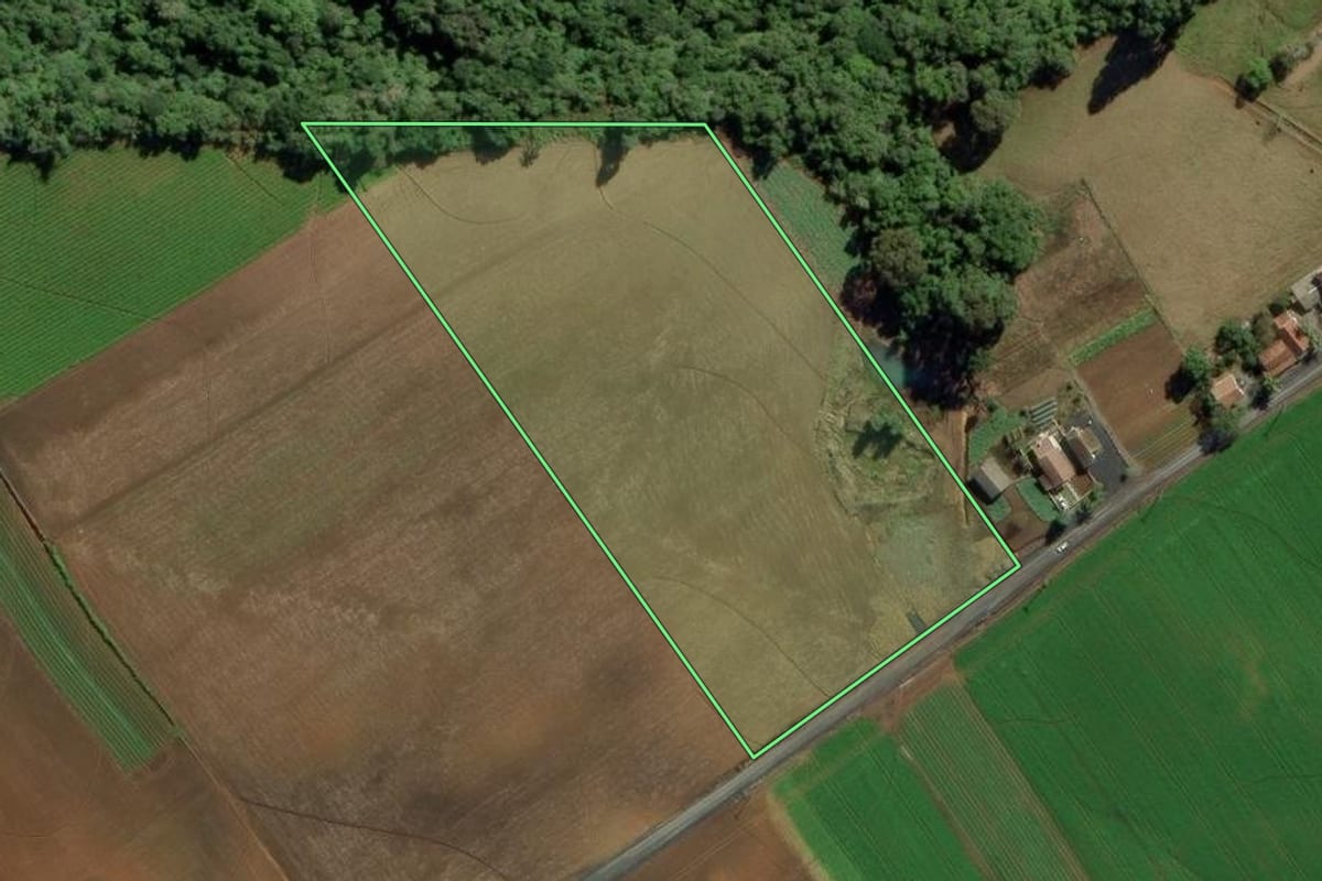 Imagem de satélite do imóvel rural em Ituporanga (SC), com o contorno declarado no CAR desenhado por cima.