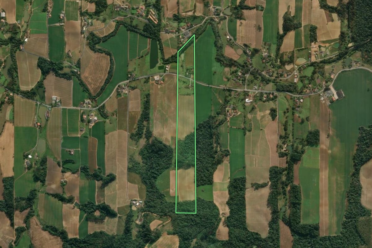Imagem de satélite do imóvel rural em Ituporanga (SC), com o contorno declarado no CAR desenhado por cima.