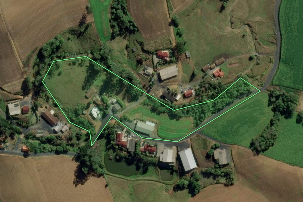 Imagem de satélite do imóvel rural em Ituporanga (SC), com o contorno declarado no CAR desenhado por cima.
