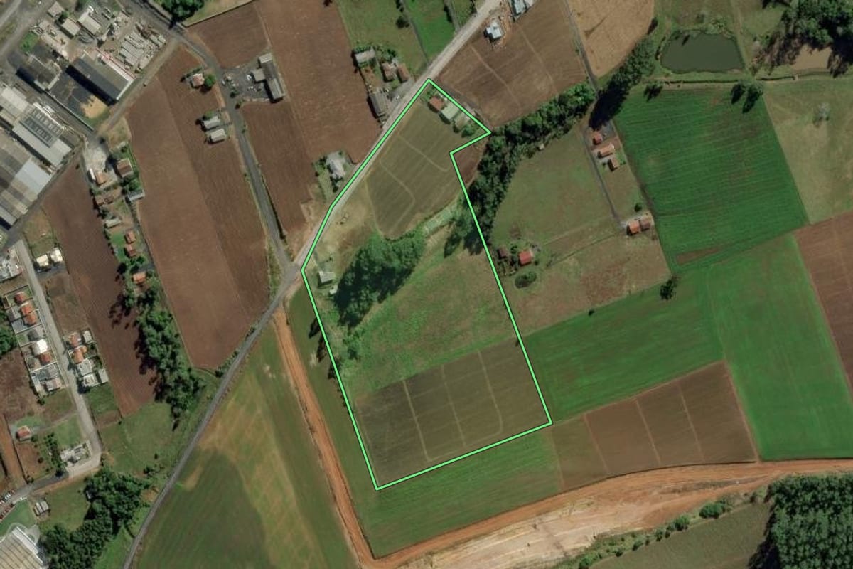 Imagem de satélite do imóvel rural em Ituporanga (SC), com o contorno declarado no CAR desenhado por cima.