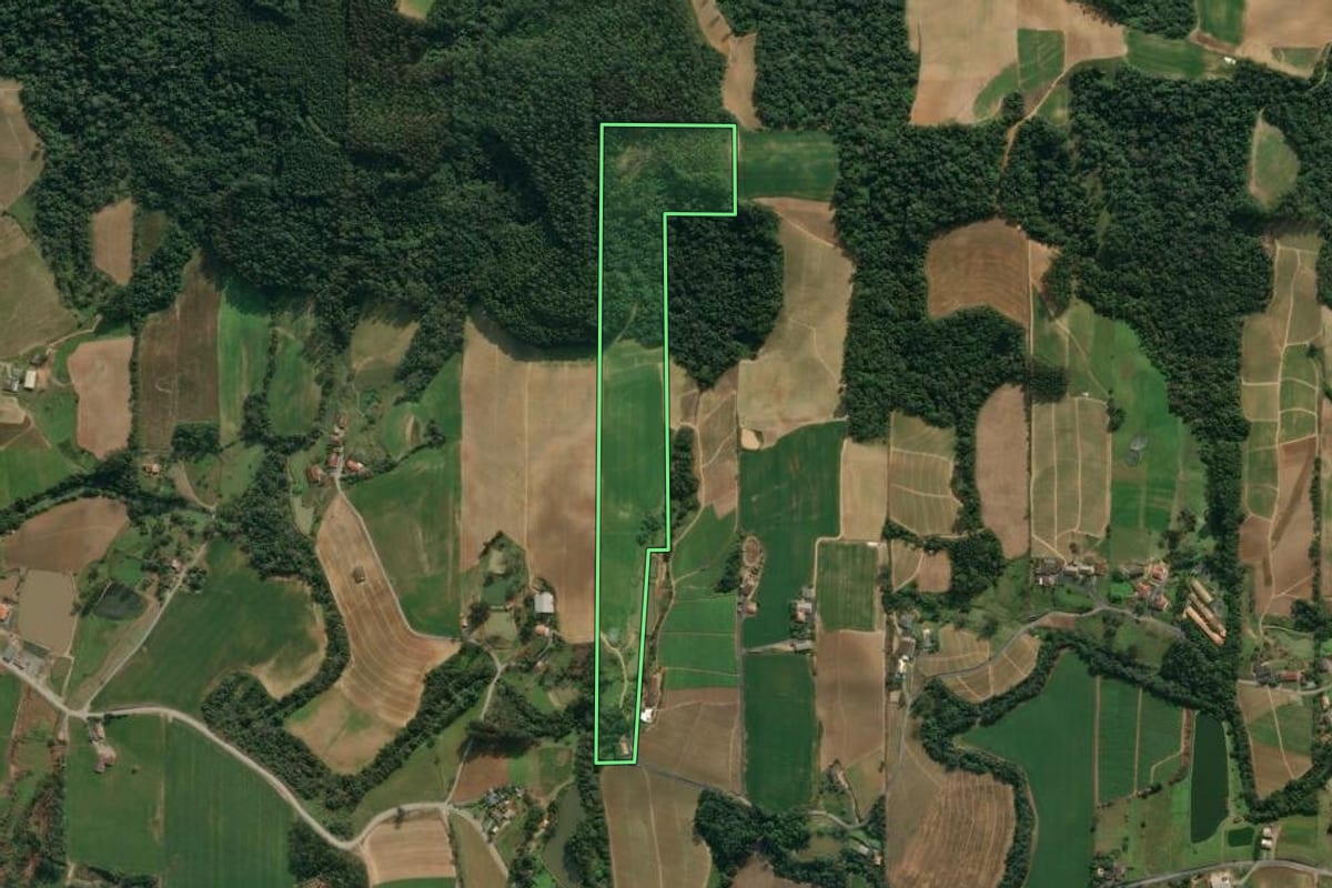 Imagem de satélite do imóvel rural em Ituporanga (SC), com o contorno declarado no CAR desenhado por cima.