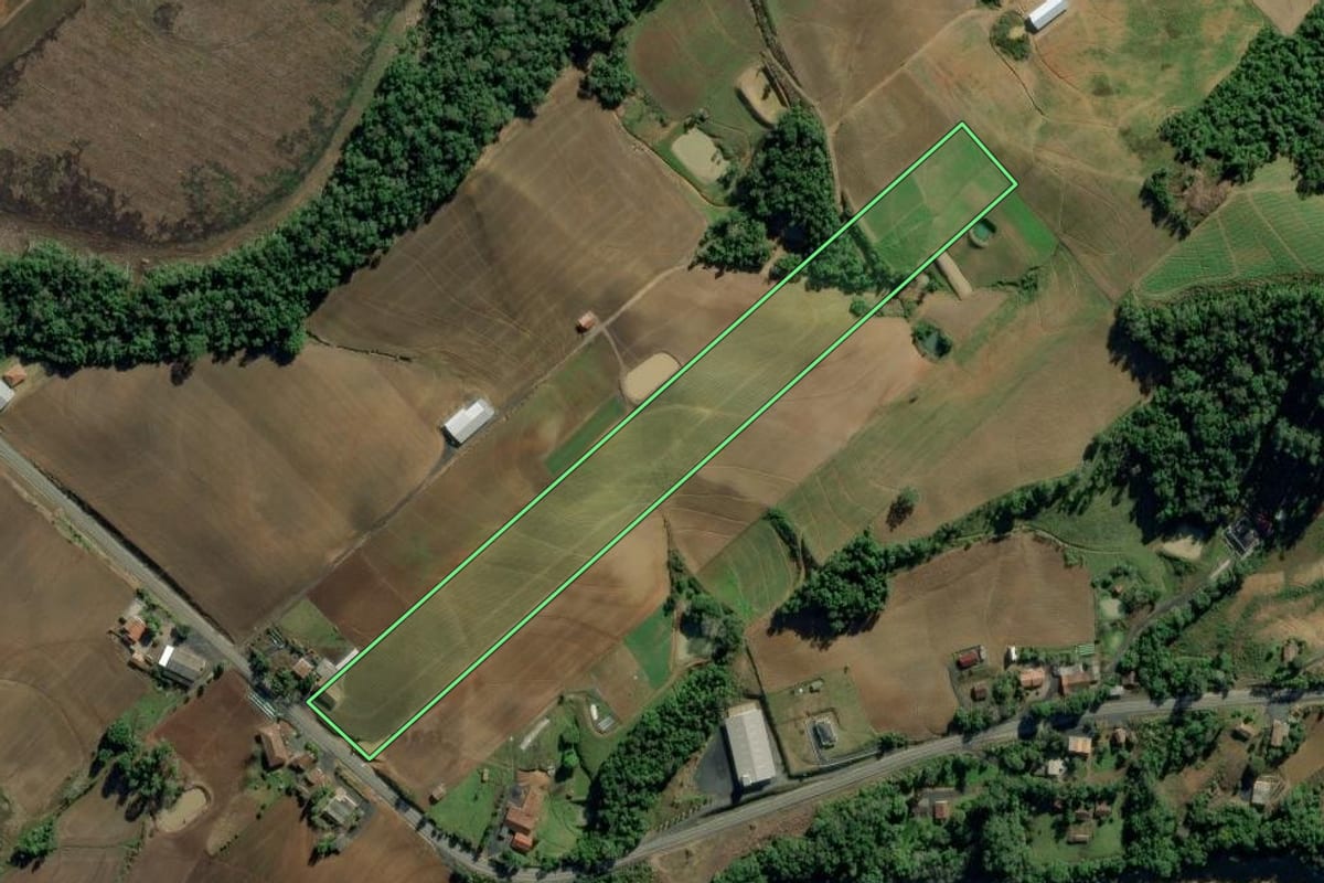Imagem de satélite do imóvel rural em Ituporanga (SC), com o contorno declarado no CAR desenhado por cima.