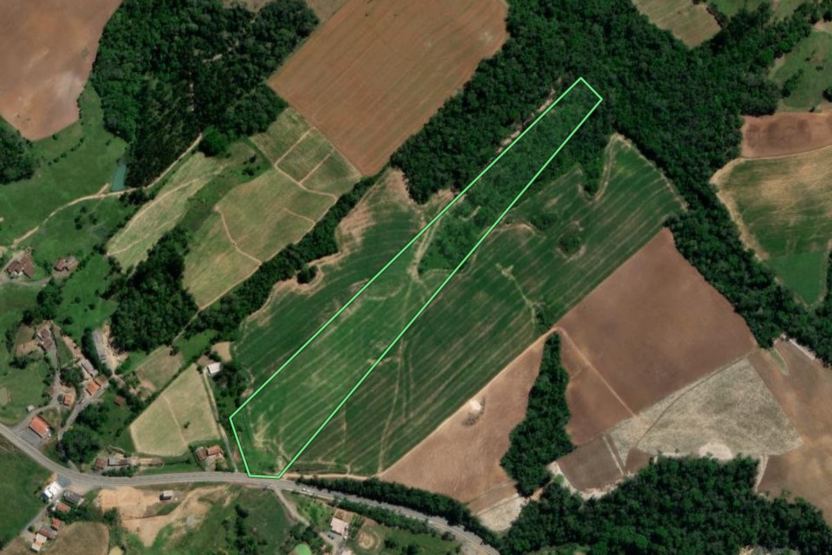 Imagem de satélite do imóvel rural em Ituporanga (SC), com o contorno declarado no CAR desenhado por cima.