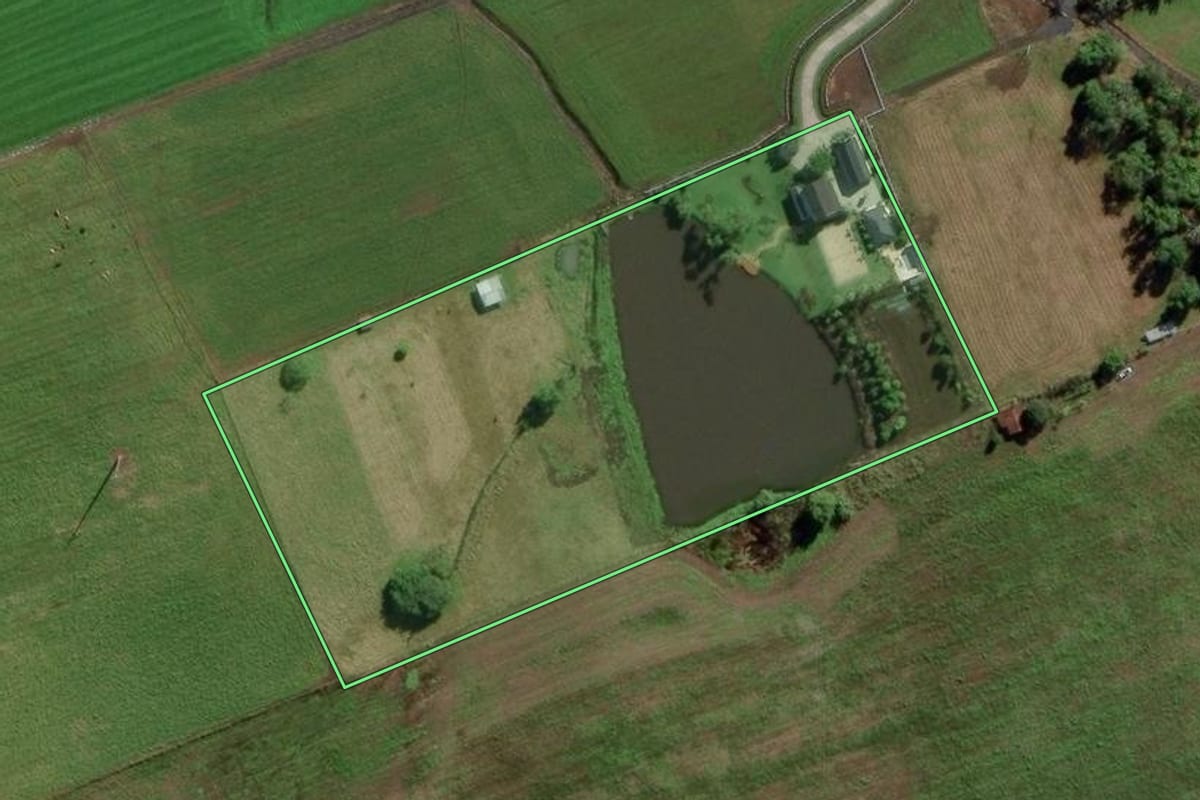 Imagem de satélite do imóvel rural em Ituporanga (SC), com o contorno declarado no CAR desenhado por cima.
