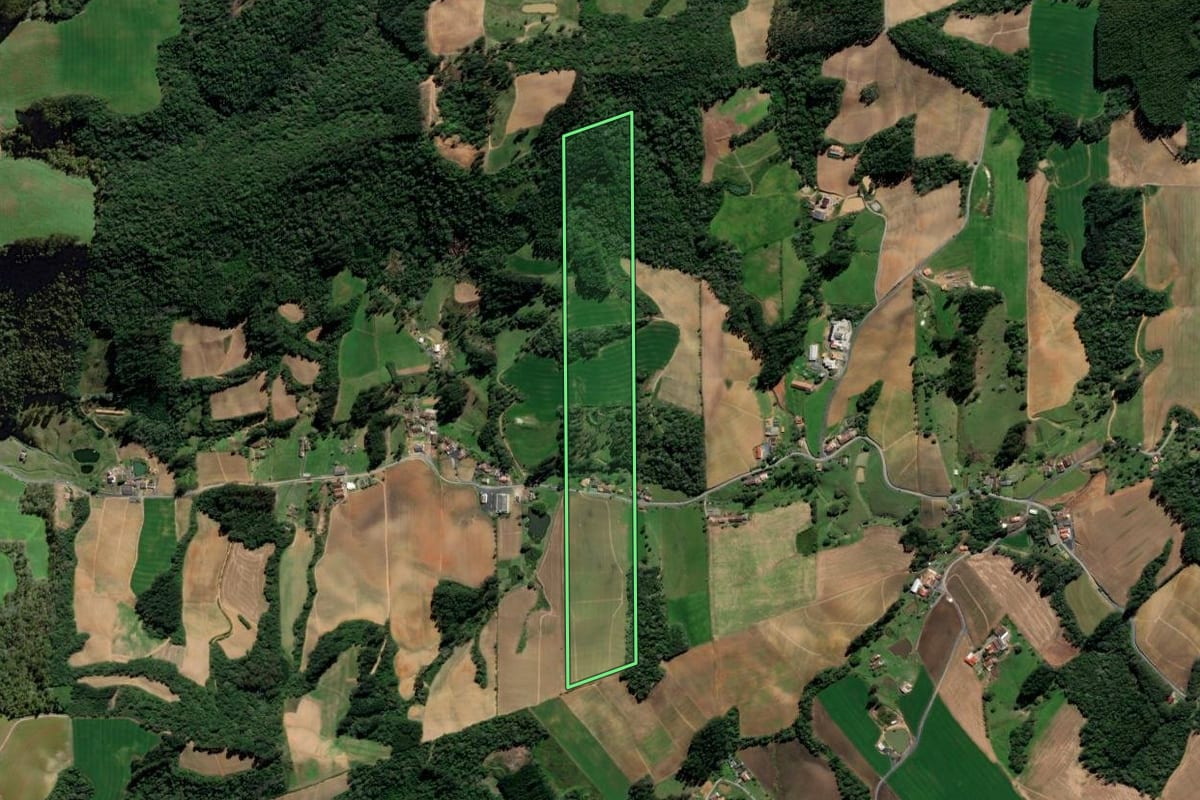 Imagem de satélite do imóvel rural em Ituporanga (SC), com o contorno declarado no CAR desenhado por cima.