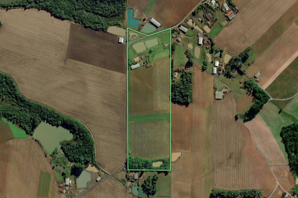 Imagem de satélite do imóvel rural em Ituporanga (SC), com o contorno declarado no CAR desenhado por cima.