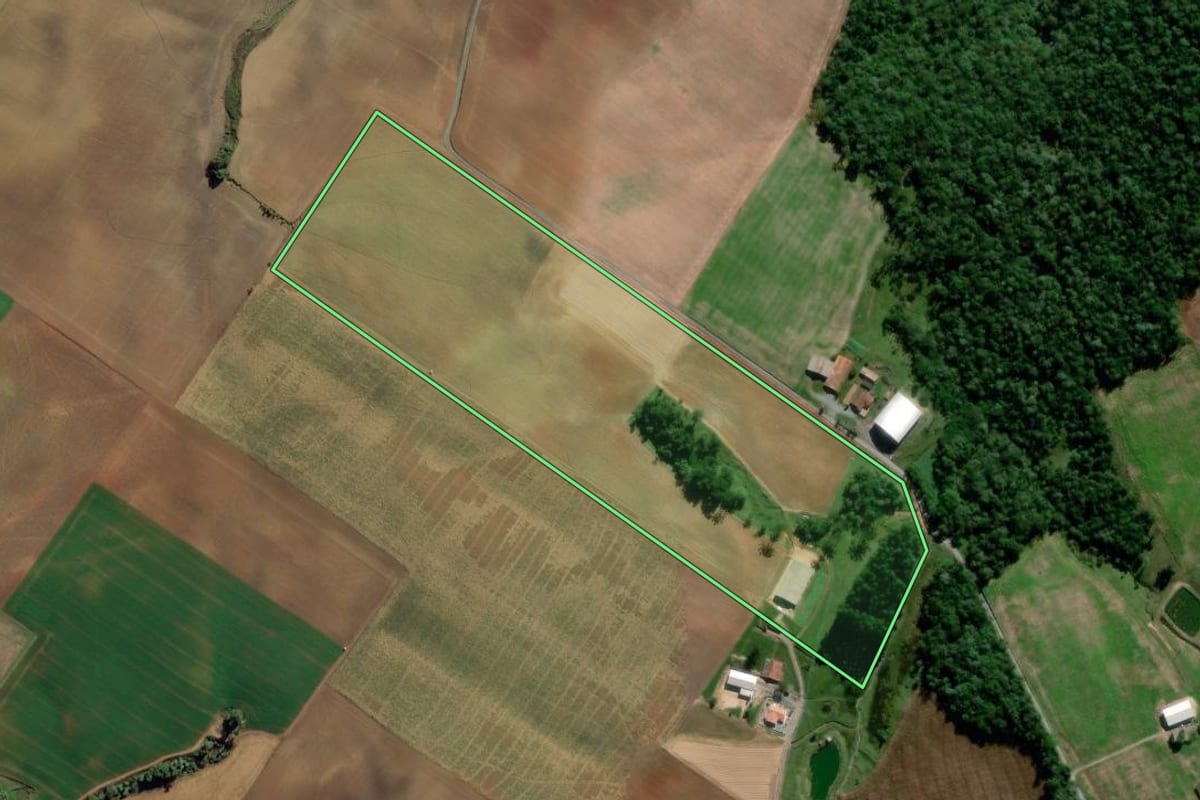 Imagem de satélite do imóvel rural em Ituporanga (SC), com o contorno declarado no CAR desenhado por cima.