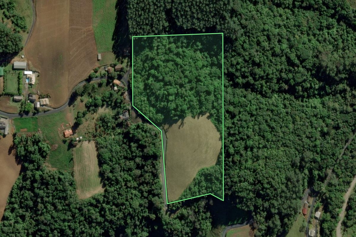 Imagem de satélite do imóvel rural em Ituporanga (SC), com o contorno declarado no CAR desenhado por cima.