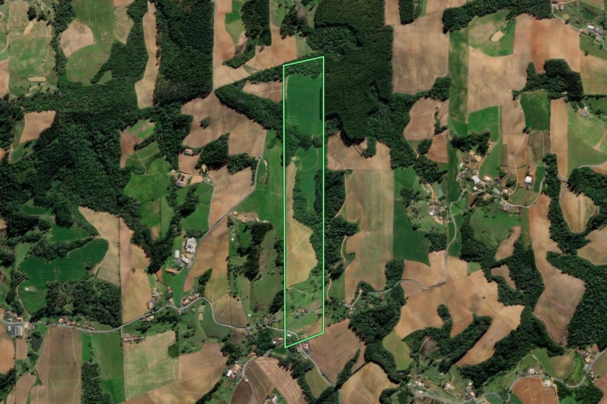 Imagem de satélite do imóvel rural em Ituporanga (SC), com o contorno declarado no CAR desenhado por cima.