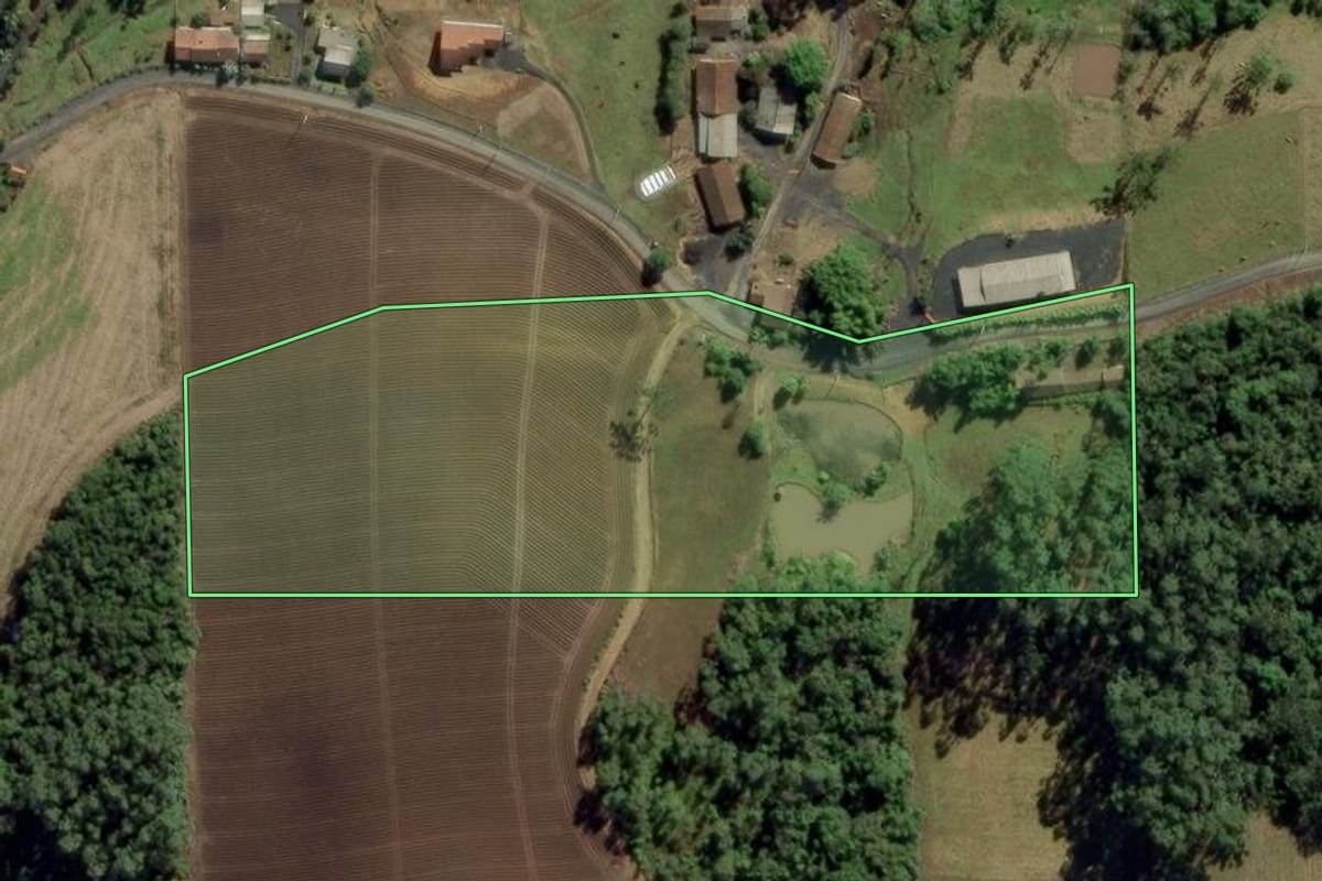 Imagem de satélite do imóvel rural em Ituporanga (SC), com o contorno declarado no CAR desenhado por cima.