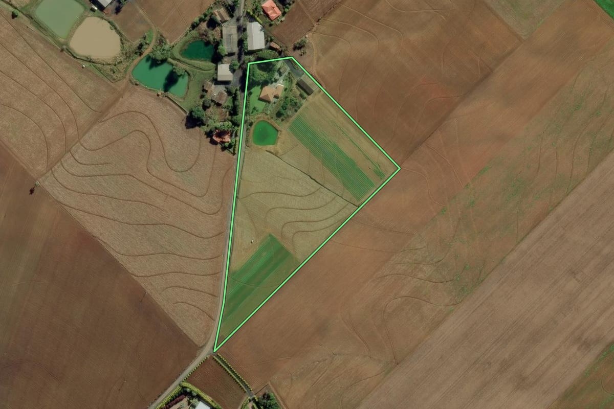 Imagem de satélite do imóvel rural em Ituporanga (SC), com o contorno declarado no CAR desenhado por cima.