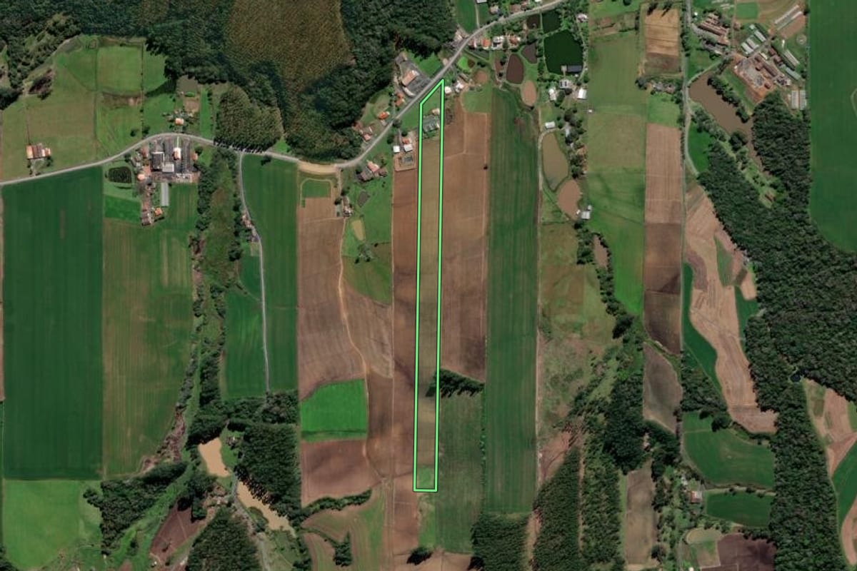 Imagem de satélite do imóvel rural em Ituporanga (SC), com o contorno declarado no CAR desenhado por cima.