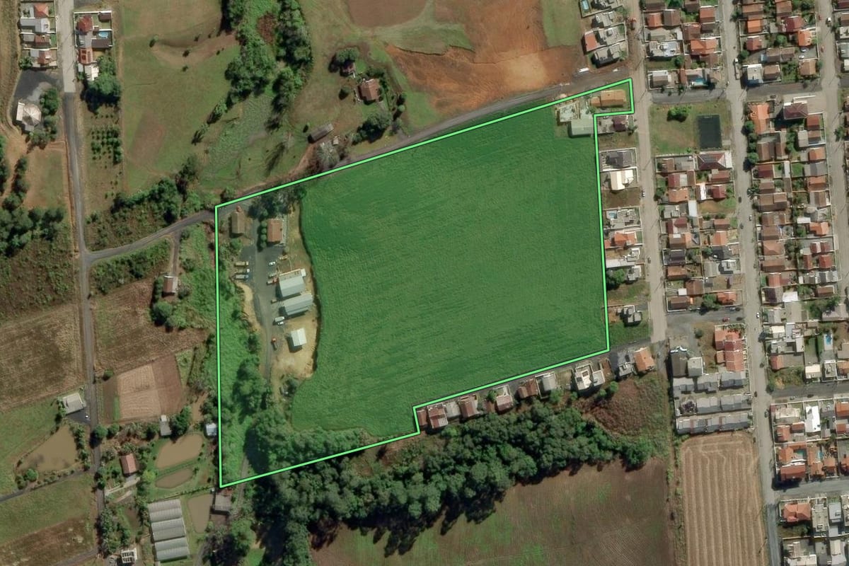 Imagem de satélite do imóvel rural em Ituporanga (SC), com o contorno declarado no CAR desenhado por cima.