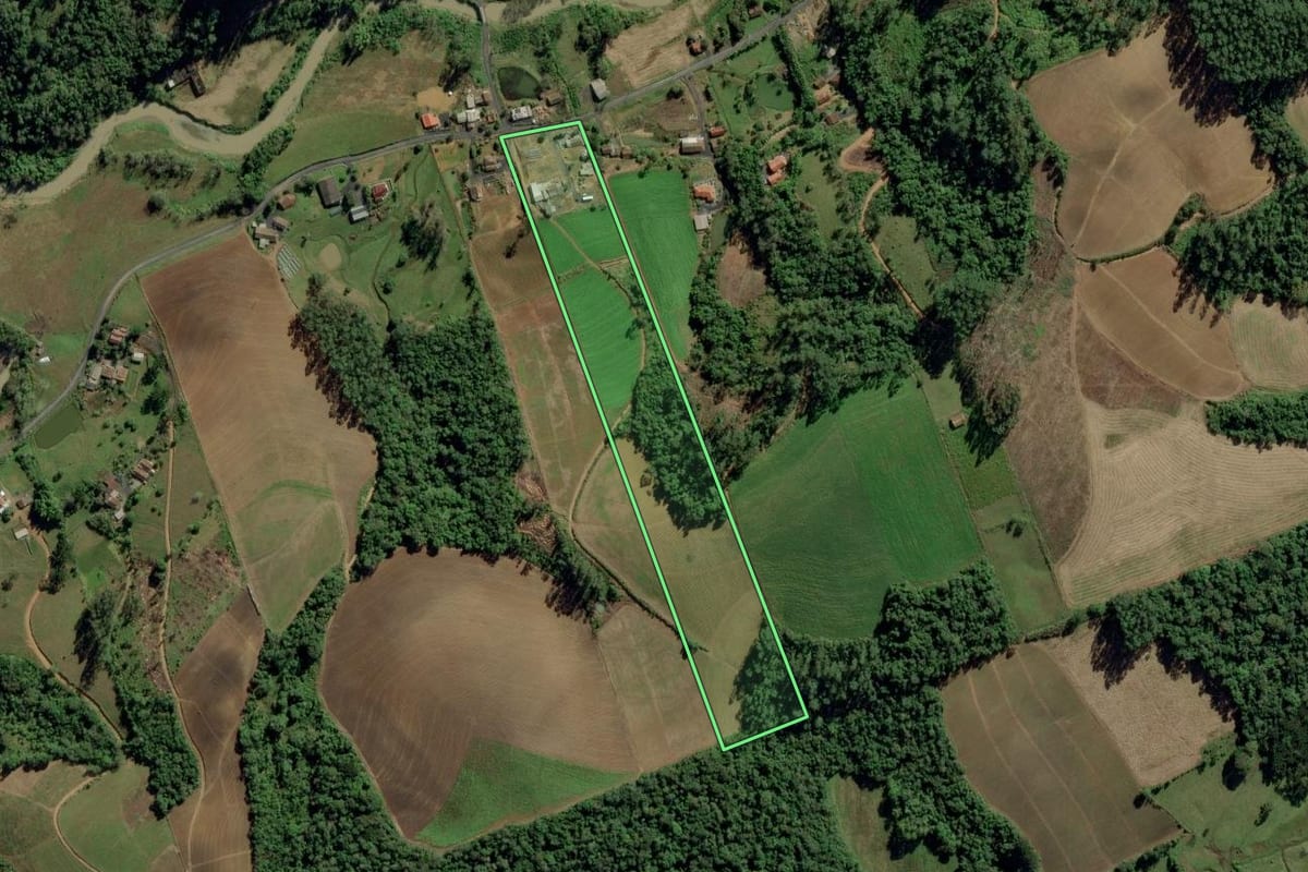 Imagem de satélite do imóvel rural em Ituporanga (SC), com o contorno declarado no CAR desenhado por cima.