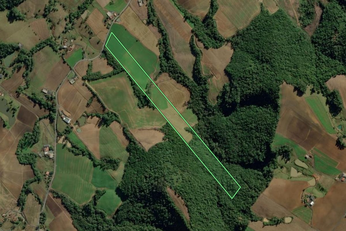 Imagem de satélite do imóvel rural em Ituporanga (SC), com o contorno declarado no CAR desenhado por cima.