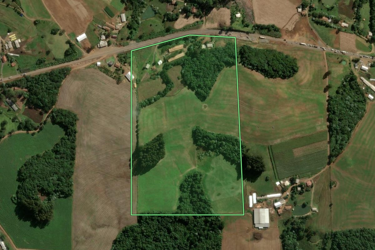 Imagem de satélite do imóvel rural em Jaborá (SC), com o contorno declarado no CAR desenhado por cima.