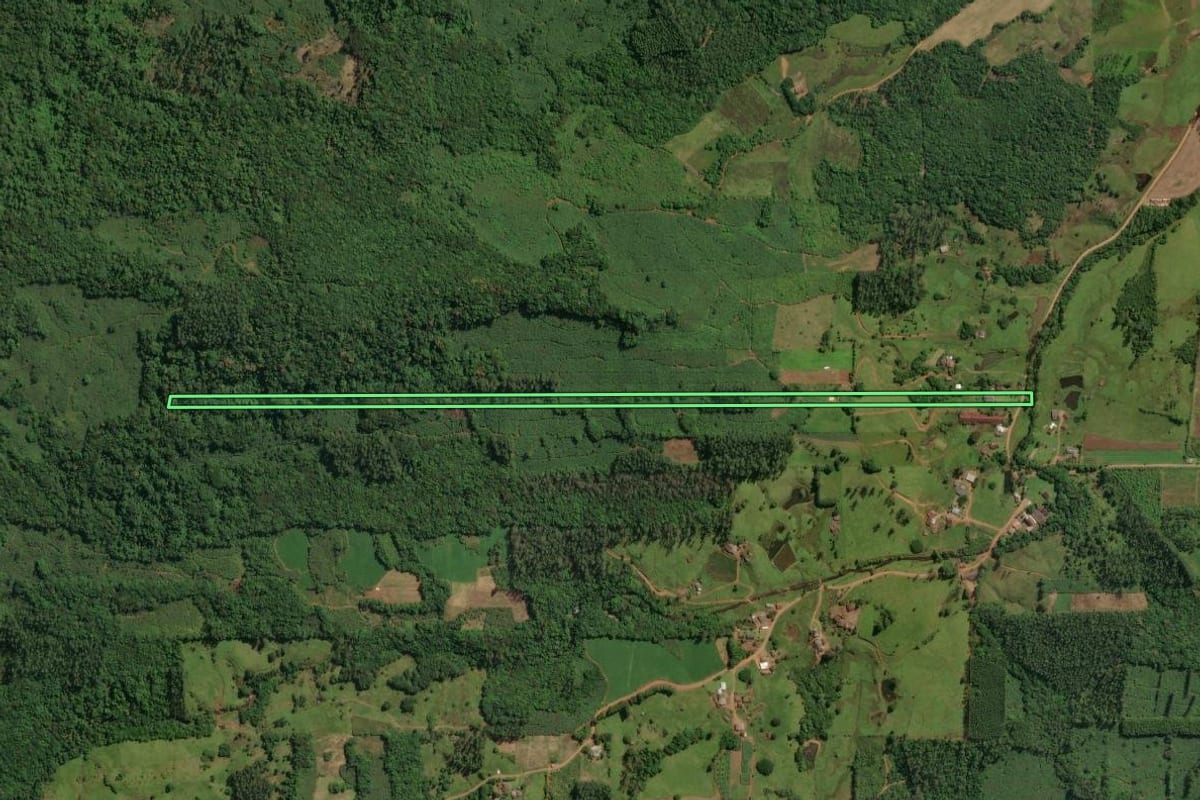 Imagem de satélite do imóvel rural em Jacinto Machado (SC), com o contorno declarado no CAR desenhado por cima.