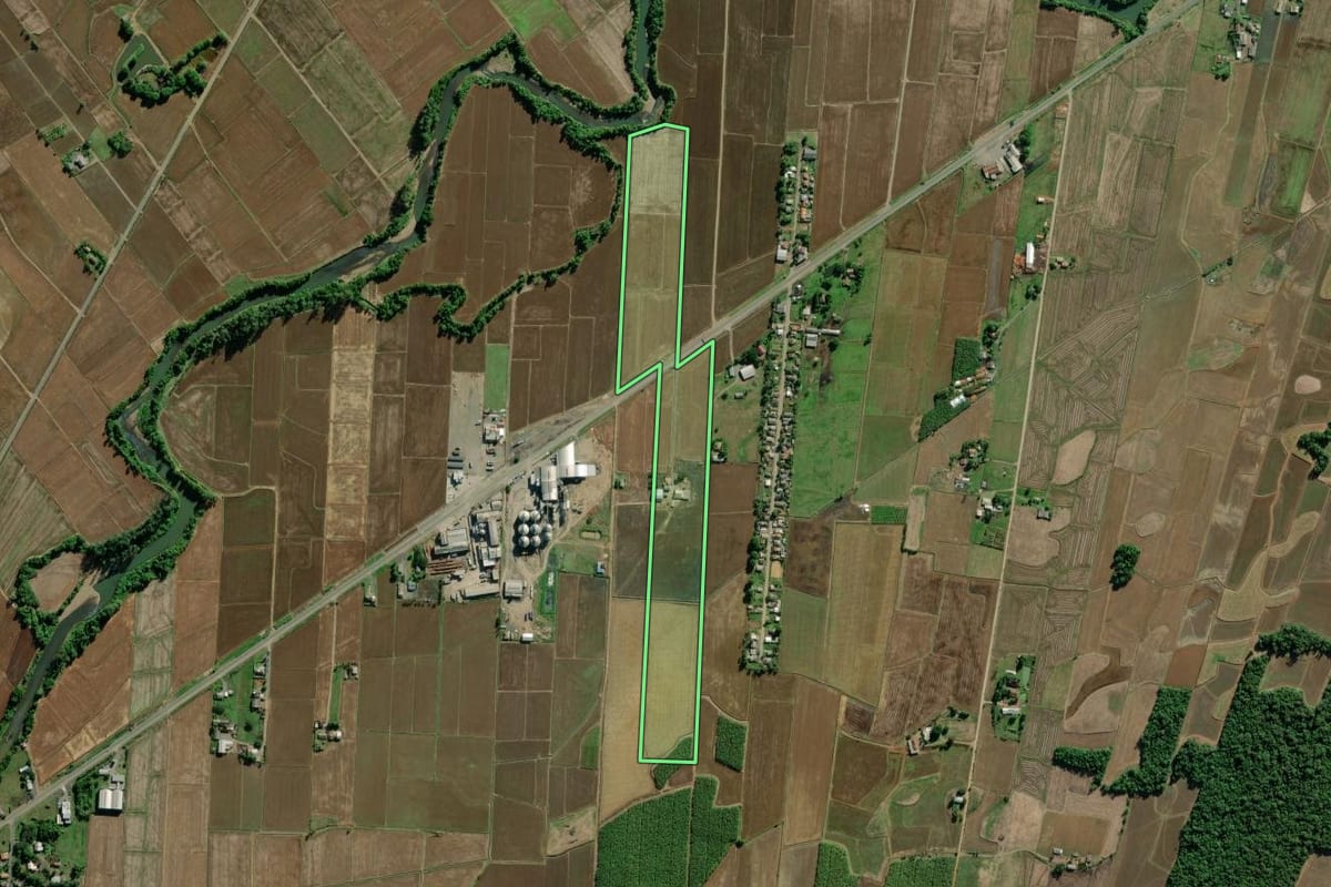 Imagem de satélite do imóvel rural em Jacinto Machado (SC), com o contorno declarado no CAR desenhado por cima.
