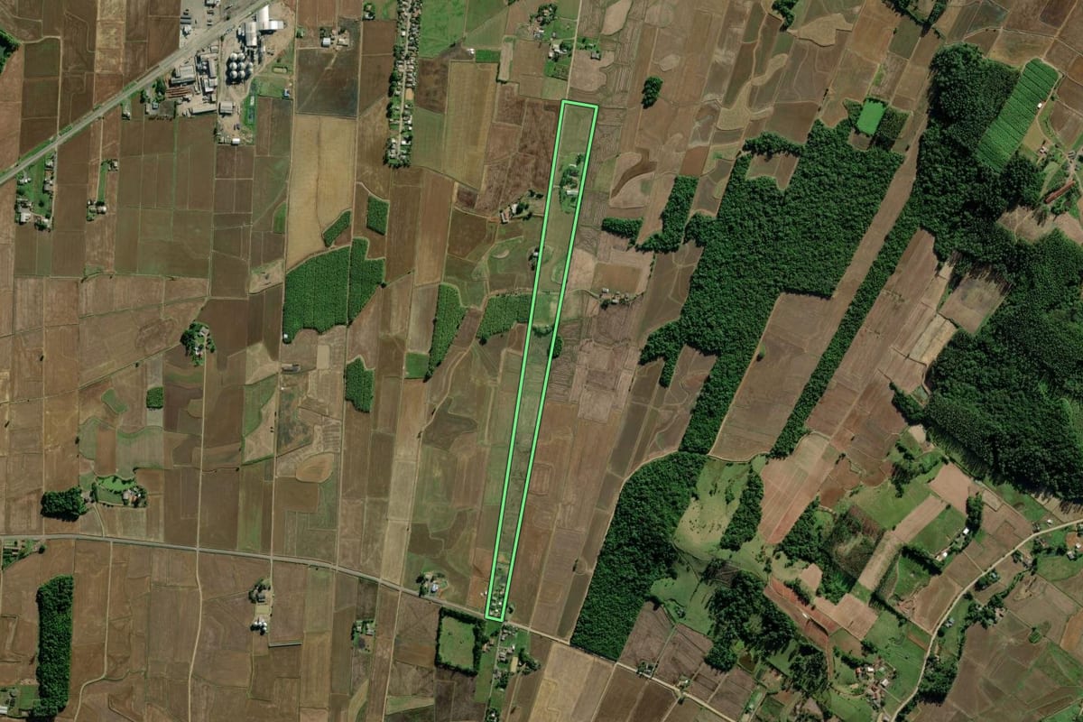 Imagem de satélite do imóvel rural em Jacinto Machado (SC), com o contorno declarado no CAR desenhado por cima.