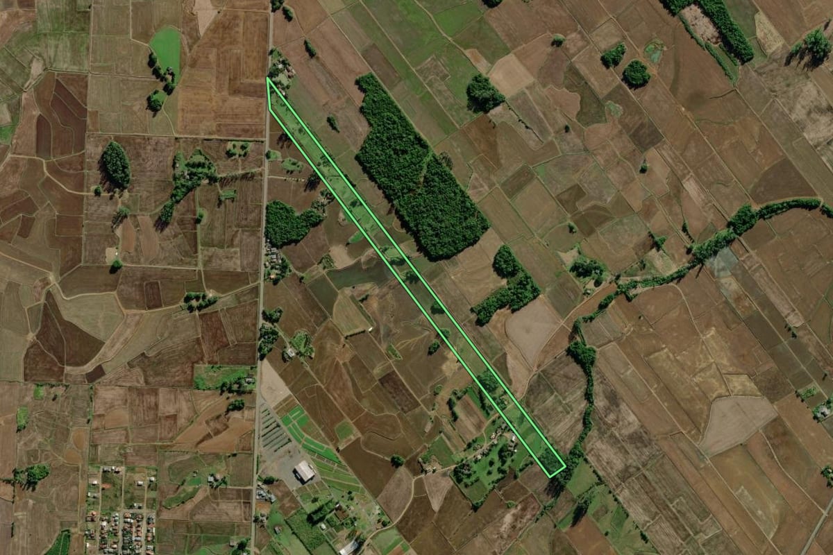Imagem de satélite do imóvel rural em Jacinto Machado (SC), com o contorno declarado no CAR desenhado por cima.