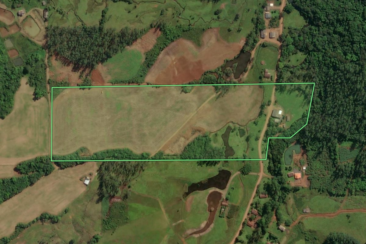 Imagem de satélite do imóvel rural em Jacinto Machado (SC), com o contorno declarado no CAR desenhado por cima.