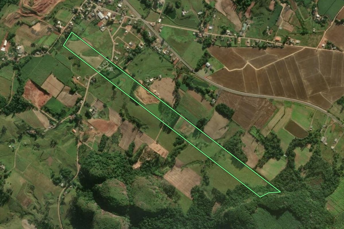 Imagem de satélite do imóvel rural em Jacinto Machado (SC), com o contorno declarado no CAR desenhado por cima.