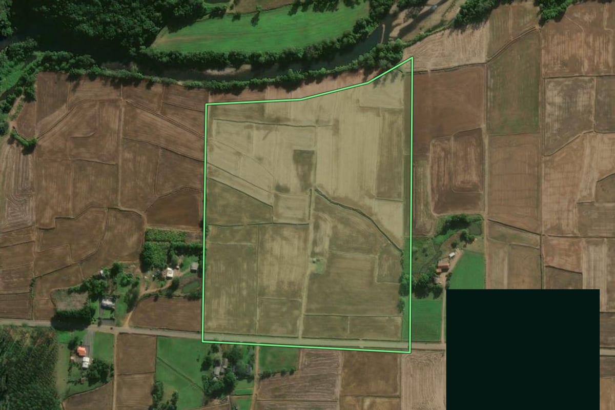 Imagem de satélite do imóvel rural em Jacinto Machado (SC), com o contorno declarado no CAR desenhado por cima.