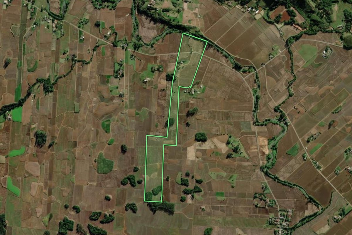 Imagem de satélite do imóvel rural em Jacinto Machado (SC), com o contorno declarado no CAR desenhado por cima.