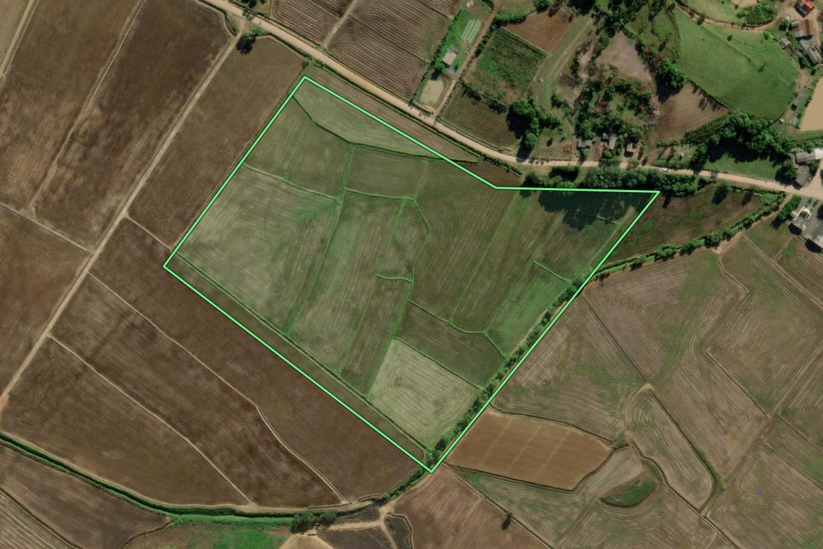 Imagem de satélite do imóvel rural em Jacinto Machado (SC), com o contorno declarado no CAR desenhado por cima.