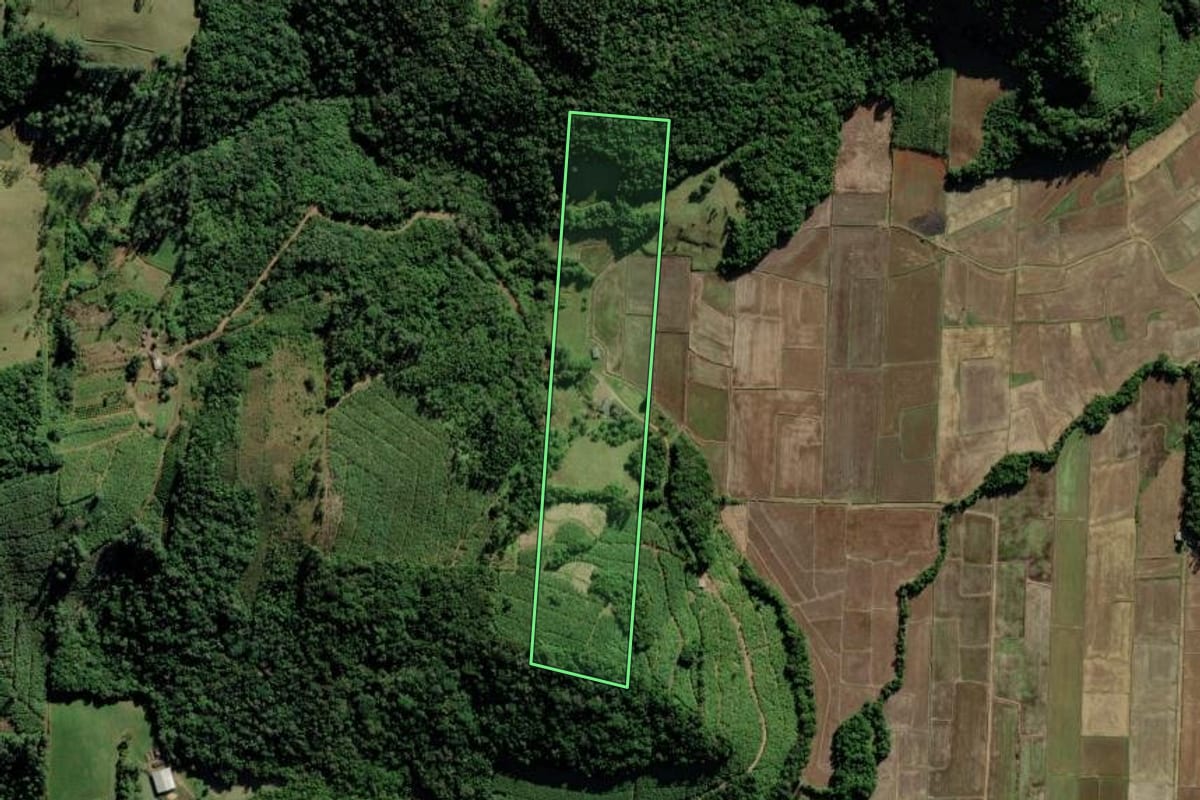 Imagem de satélite do imóvel rural em Jacinto Machado (SC), com o contorno declarado no CAR desenhado por cima.
