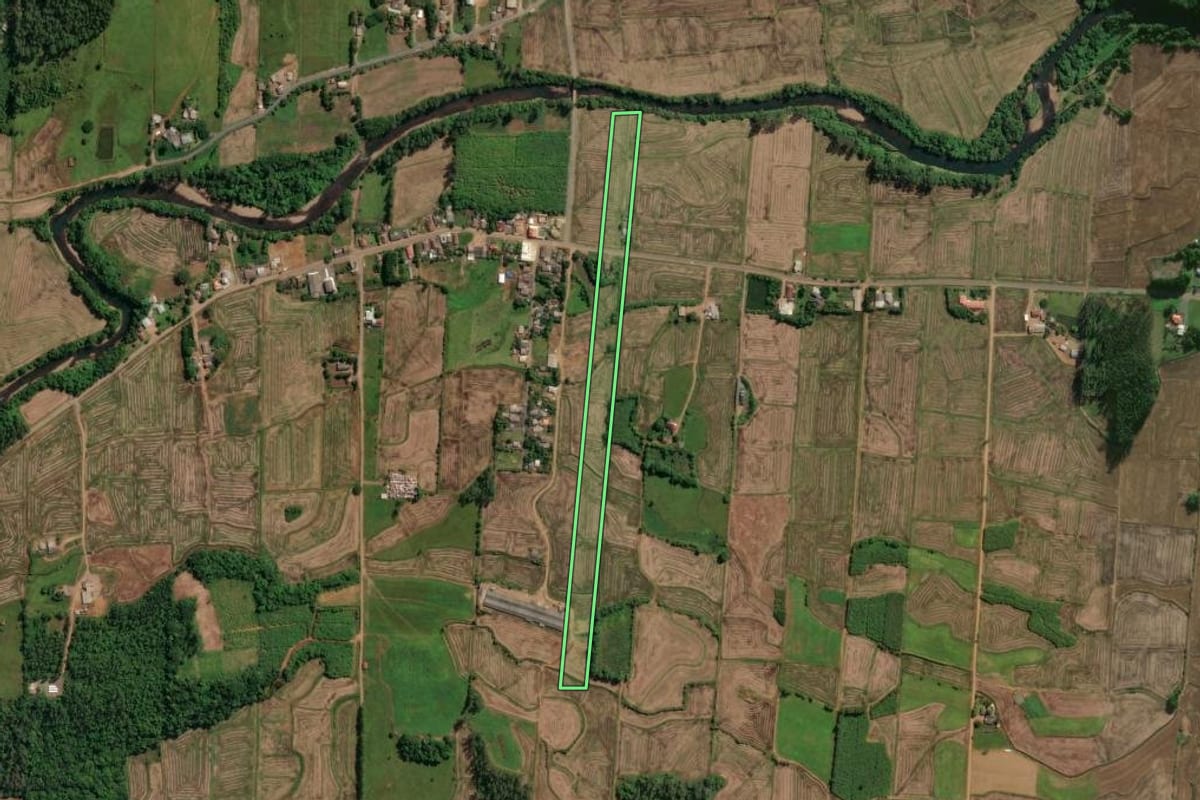 Imagem de satélite do imóvel rural em Jacinto Machado (SC), com o contorno declarado no CAR desenhado por cima.