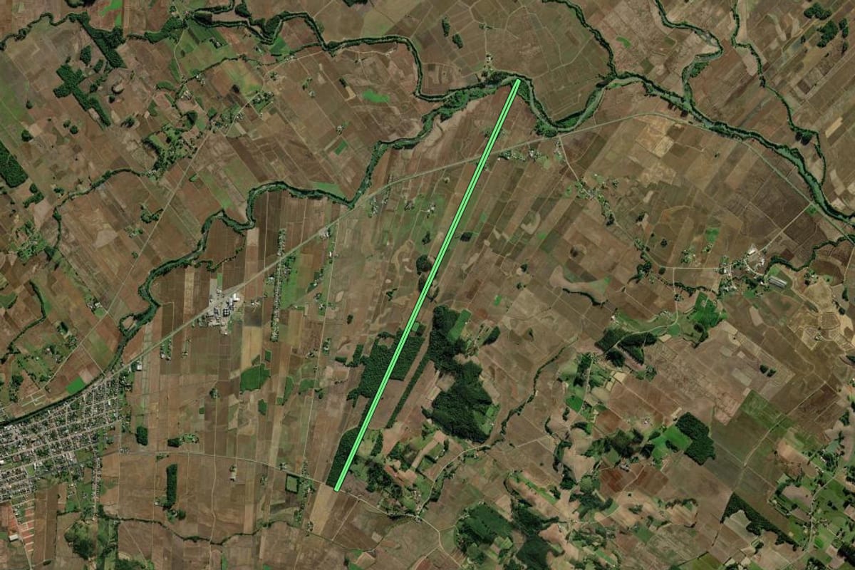 Imagem de satélite do imóvel rural em Jacinto Machado (SC), com o contorno declarado no CAR desenhado por cima.