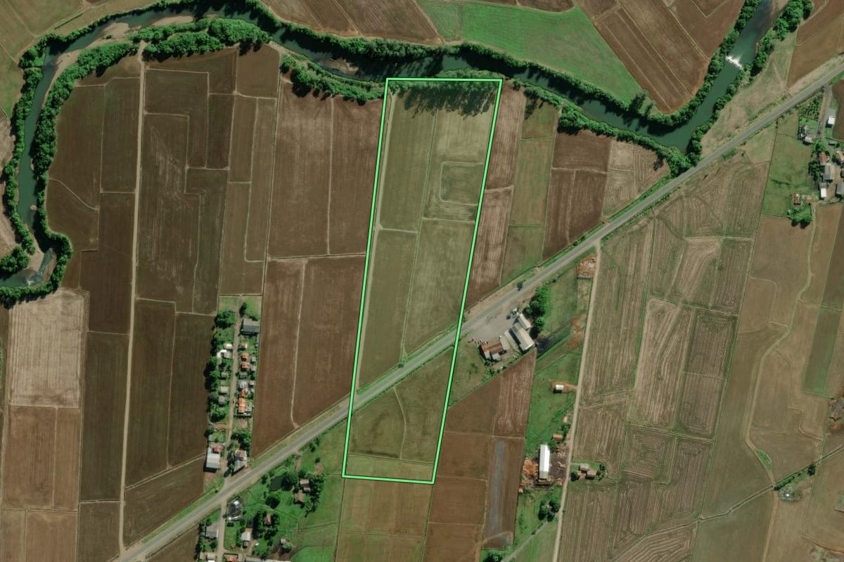 Imagem de satélite do imóvel rural em Jacinto Machado (SC), com o contorno declarado no CAR desenhado por cima.