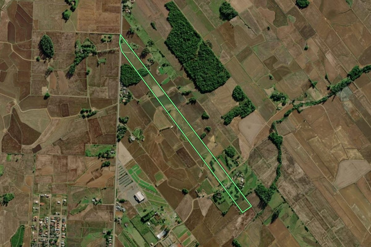 Imagem de satélite do imóvel rural em Jacinto Machado (SC), com o contorno declarado no CAR desenhado por cima.