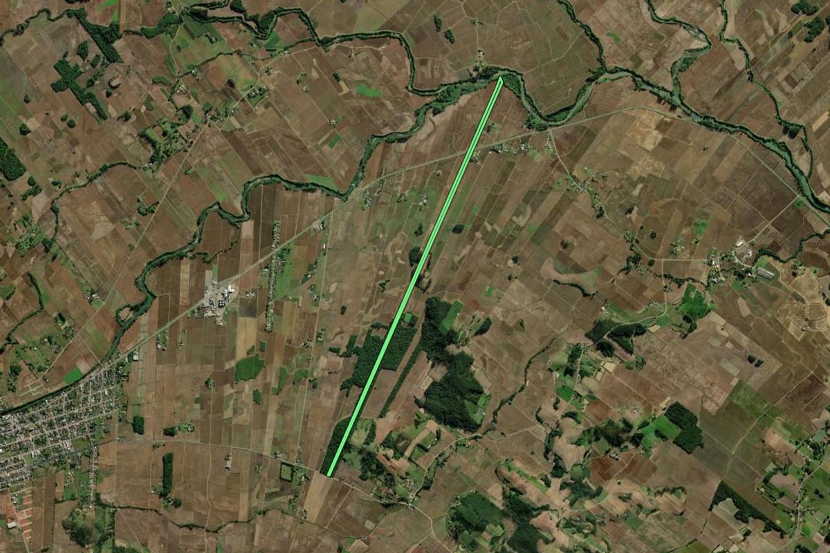Imagem de satélite do imóvel rural em Jacinto Machado (SC), com o contorno declarado no CAR desenhado por cima.