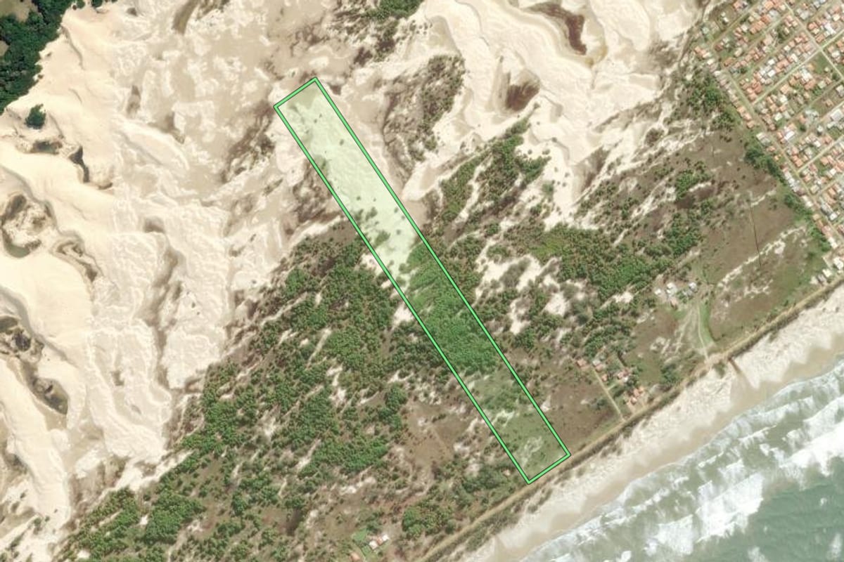 Imagem de satélite do imóvel rural em Jaguaruna (SC), com o contorno declarado no CAR desenhado por cima.