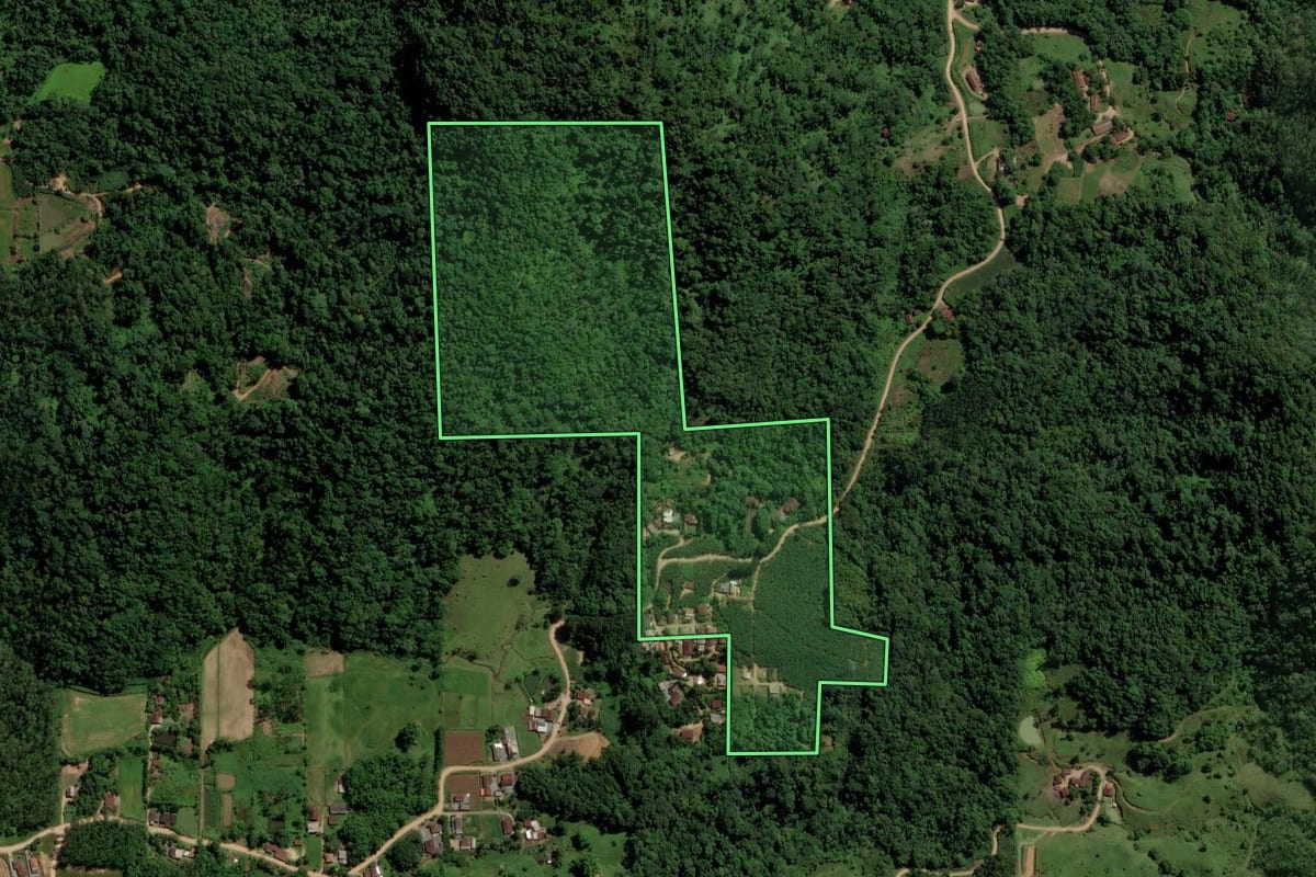 Imagem de satélite do imóvel rural em Jaraguá do Sul (SC), com o contorno declarado no CAR desenhado por cima.