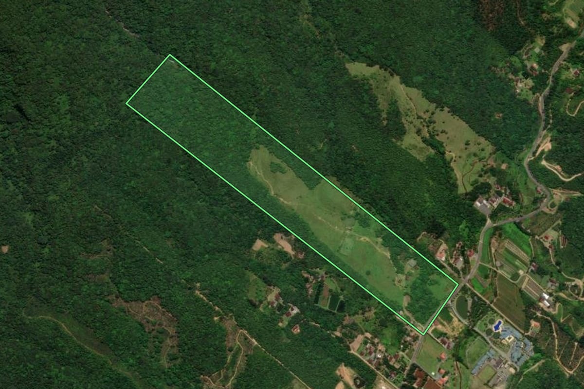 Imagem de satélite do imóvel rural em Jaraguá do Sul (SC), com o contorno declarado no CAR desenhado por cima.