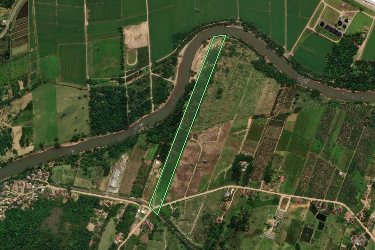 Imagem de satélite do imóvel rural em Jaraguá do Sul (SC), com o contorno declarado no CAR desenhado por cima.