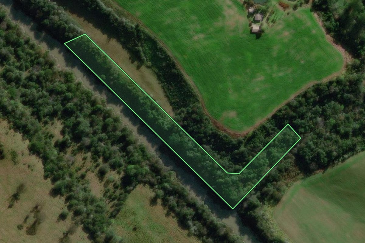 Imagem de satélite do imóvel rural em Jardinópolis (SC), com o contorno declarado no CAR desenhado por cima.