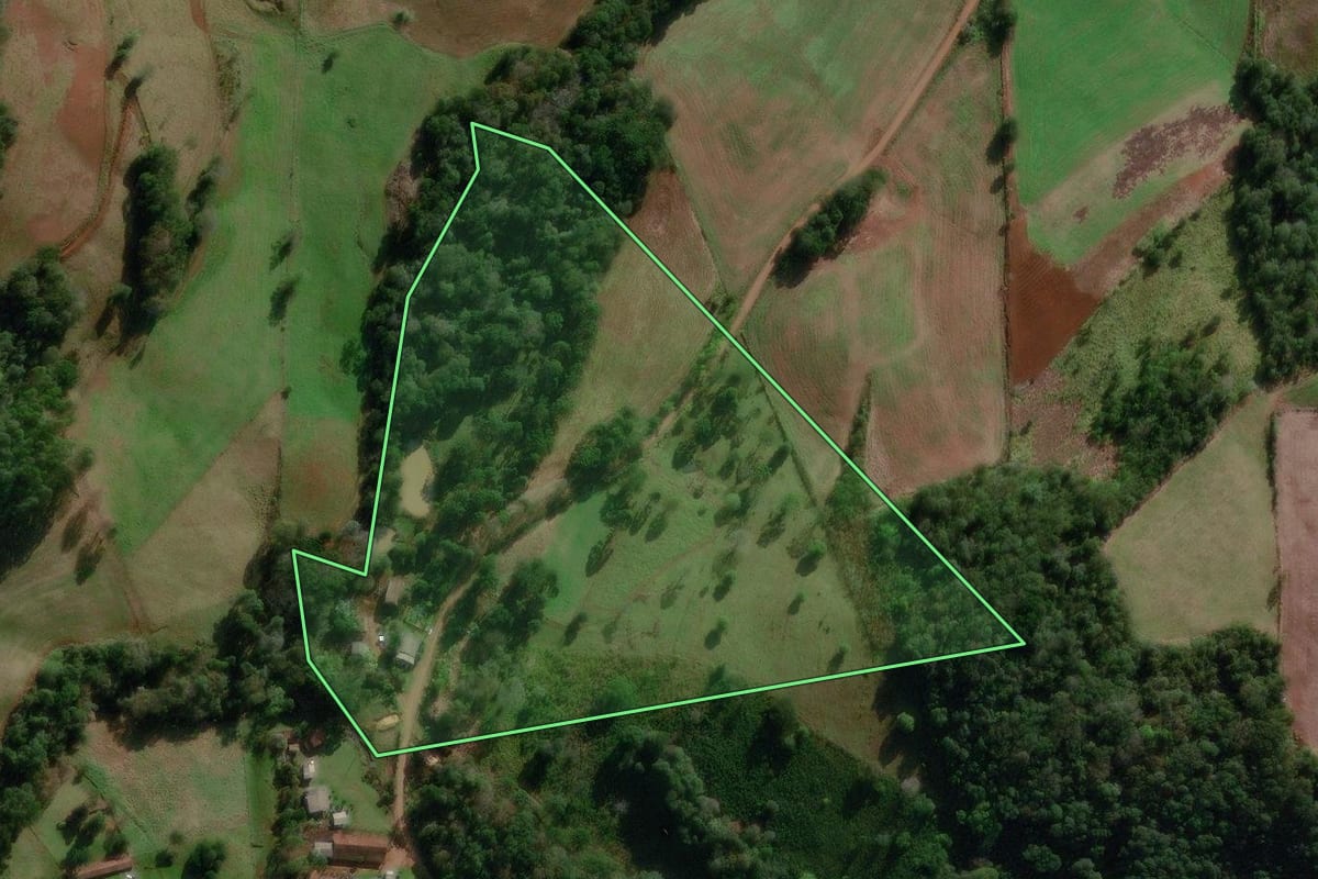 Imagem de satélite do imóvel rural em Jardinópolis (SC), com o contorno declarado no CAR desenhado por cima.