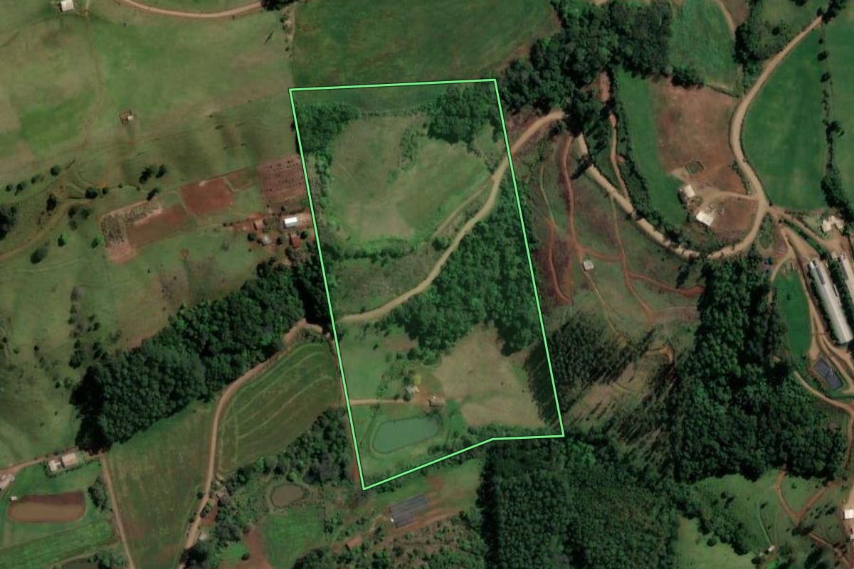Imagem de satélite do imóvel rural em Jardinópolis (SC), com o contorno declarado no CAR desenhado por cima.