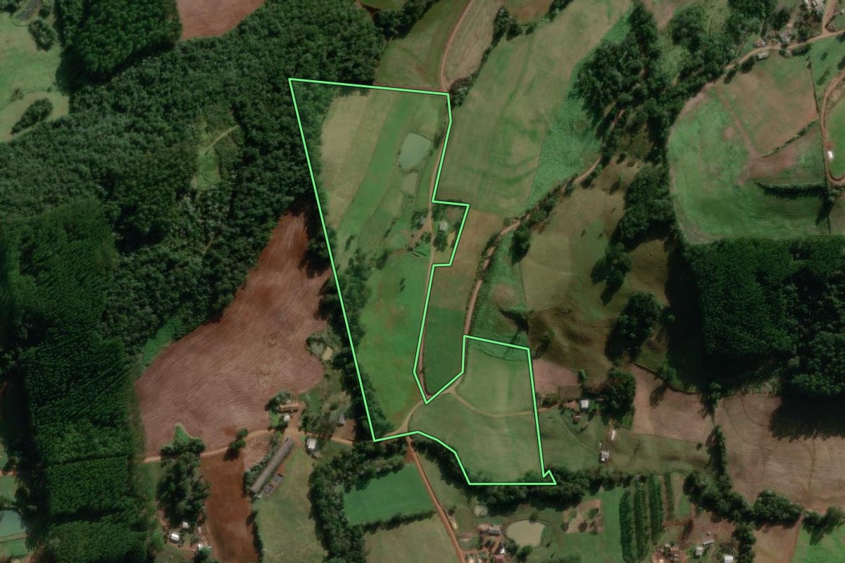Imagem de satélite do imóvel rural em Jardinópolis (SC), com o contorno declarado no CAR desenhado por cima.