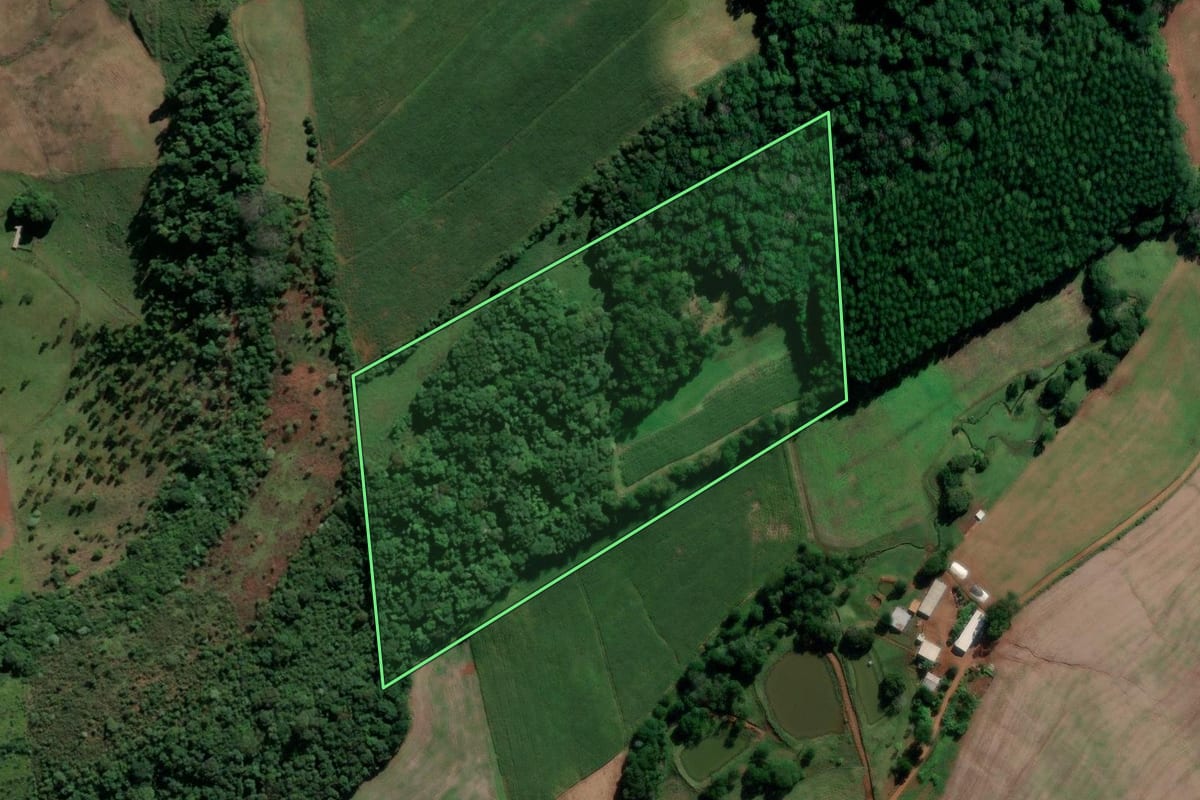 Imagem de satélite do imóvel rural em Jardinópolis (SC), com o contorno declarado no CAR desenhado por cima.