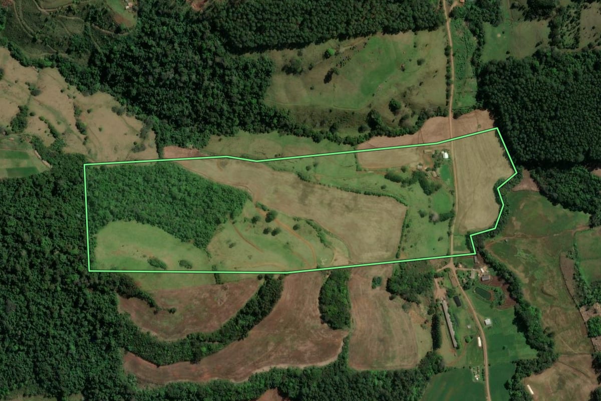 Imagem de satélite do imóvel rural em Jardinópolis (SC), com o contorno declarado no CAR desenhado por cima.