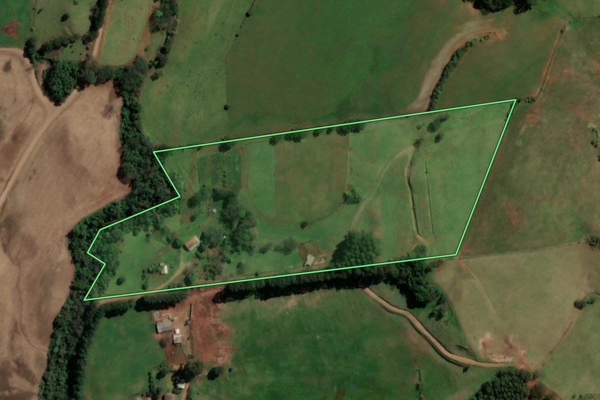 Imagem de satélite do imóvel rural em Jardinópolis (SC), com o contorno declarado no CAR desenhado por cima.