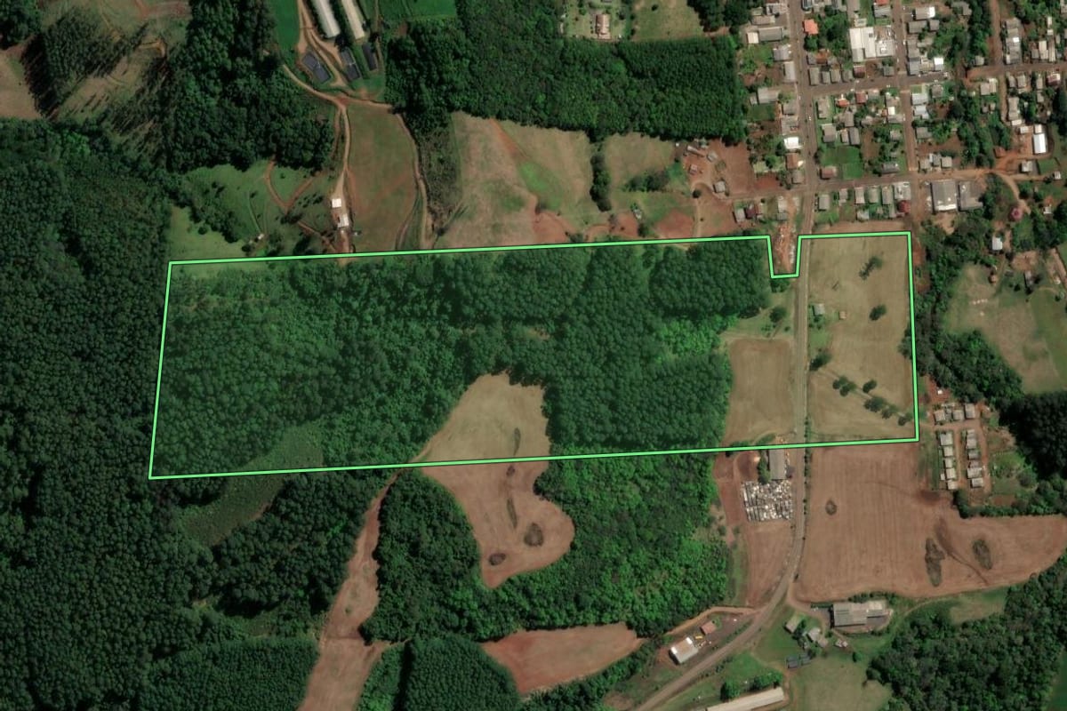 Imagem de satélite do imóvel rural em Jardinópolis (SC), com o contorno declarado no CAR desenhado por cima.