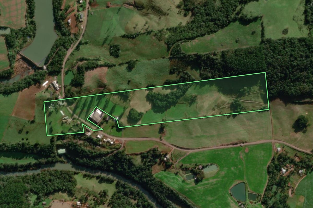 Imagem de satélite do imóvel rural em Jardinópolis (SC), com o contorno declarado no CAR desenhado por cima.