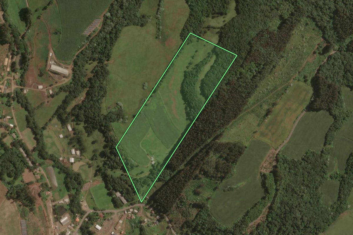 Imagem de satélite do imóvel rural em Joaçaba (SC), com o contorno declarado no CAR desenhado por cima.