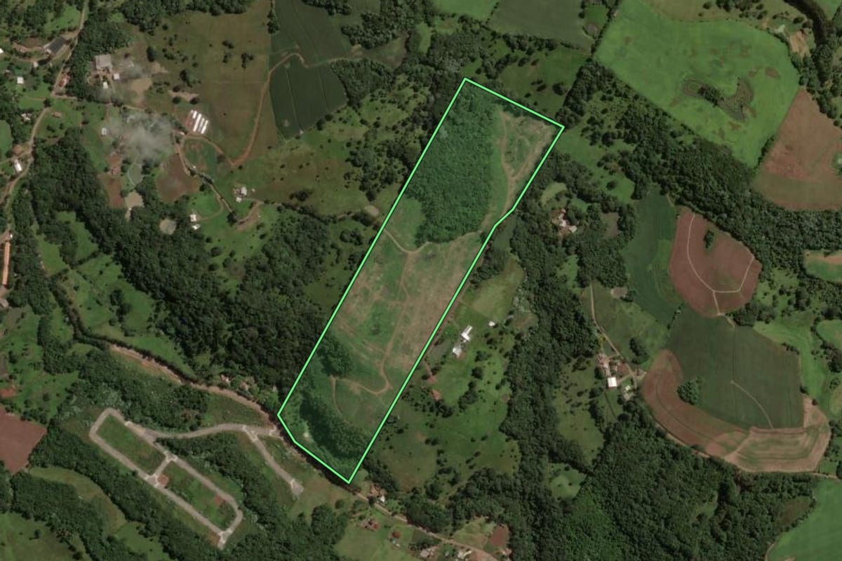 Imagem de satélite do imóvel rural em Joaçaba (SC), com o contorno declarado no CAR desenhado por cima.